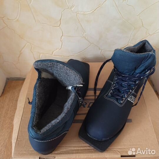 Лыжные ботинки