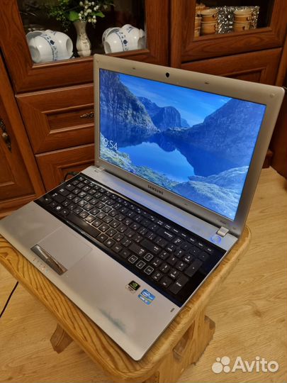 Надежный Samsung rv520