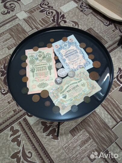 Столик с деньгами времён императора Николая II