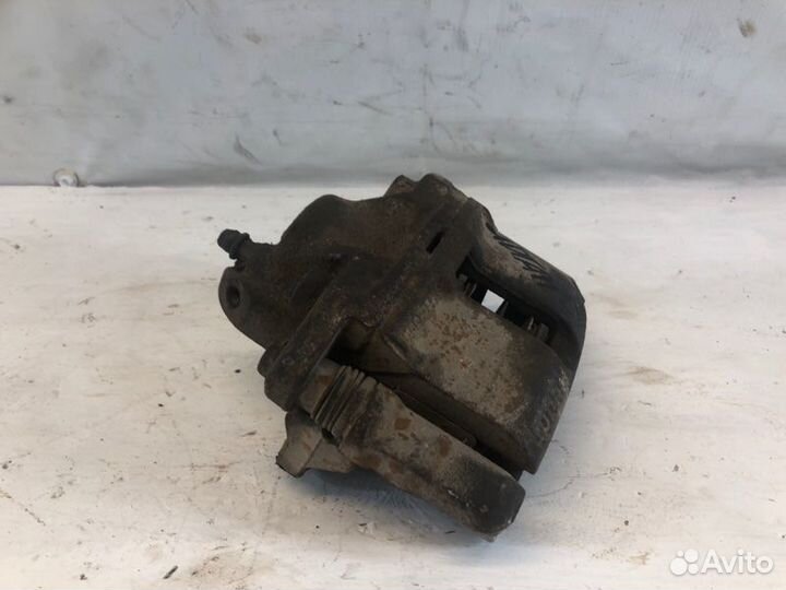 Суппорт передний правый Renault Logan 1 2004-2014