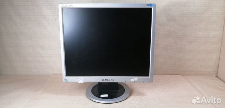 Монитор б/у 17