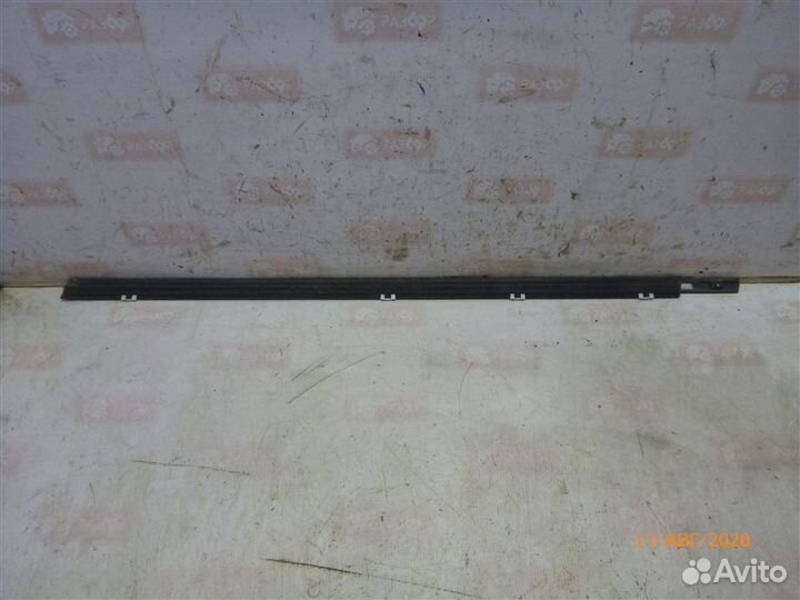 Уплотнитель стекла двери бархотка передний правый