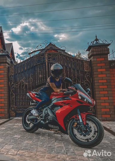 Yamaha YZF-R1