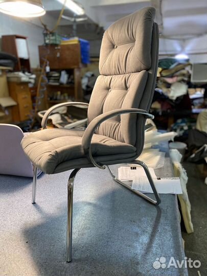 Офисное кресло