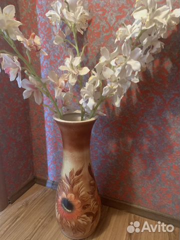 Две напольные вазы