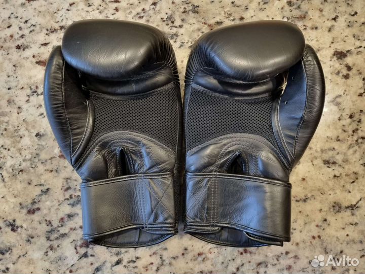 Боксерские перчатки