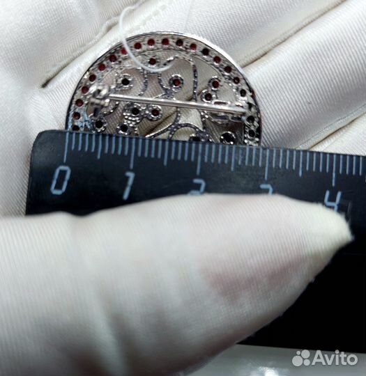 Серебряная брошь с чешским гранатом в серебре