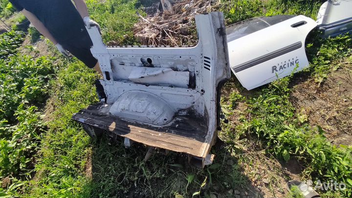 Крыло заднее правое Mazda bongo nissan vanette