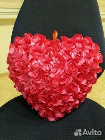 Подушка из 99 роз