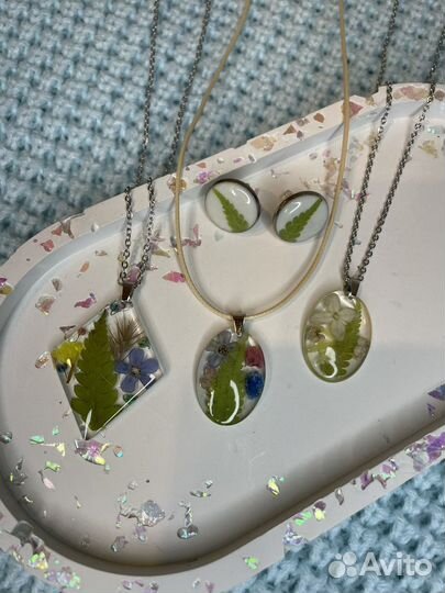 Комплект украшений из смолы