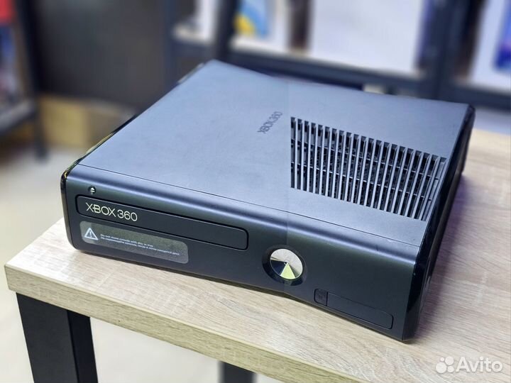 Xbox 360 Slim с играми / 2 джойстика