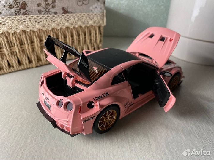 Модель автомобиля Nissan GT-R R-35 металл 1:24