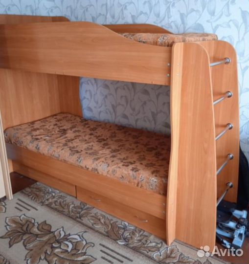 Двухъярусная кровать