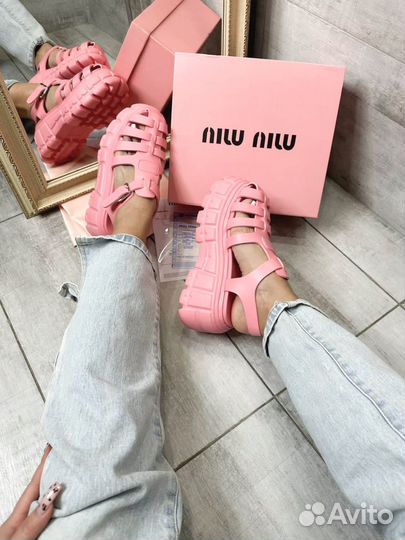 Босоножки женские