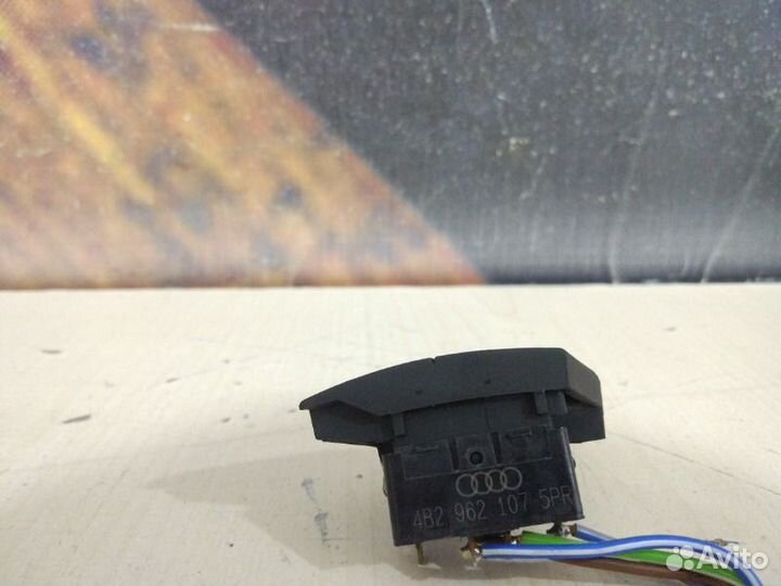 Кнопка центрального замка Audi Allroad C5 ARE 2001