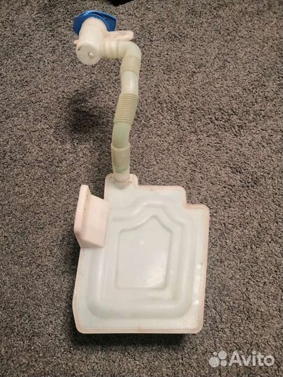 Бачок омывателя volkswagen caddy 2011