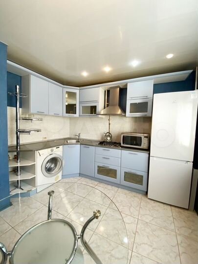 2-к. квартира, 60 м², 1/10 эт.