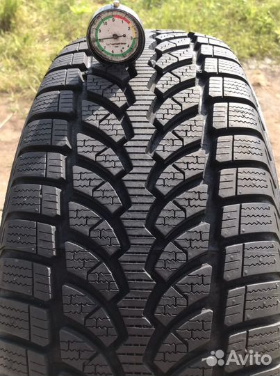 Bridgestone Blizzak LM-80 235/65 R17 104H