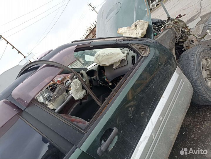 Nissan Terrano 2 1996г. 2.4 в разбор