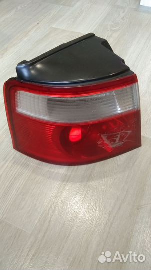 Фонарь задний левый Kia Karens