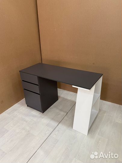 Офисный стол