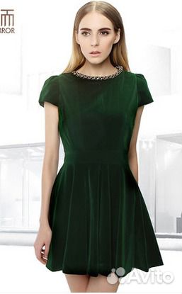 Платье новое зеленое бархатное