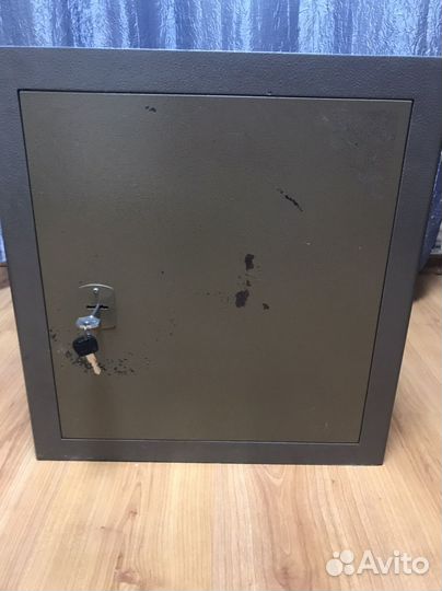 Сейф металлический