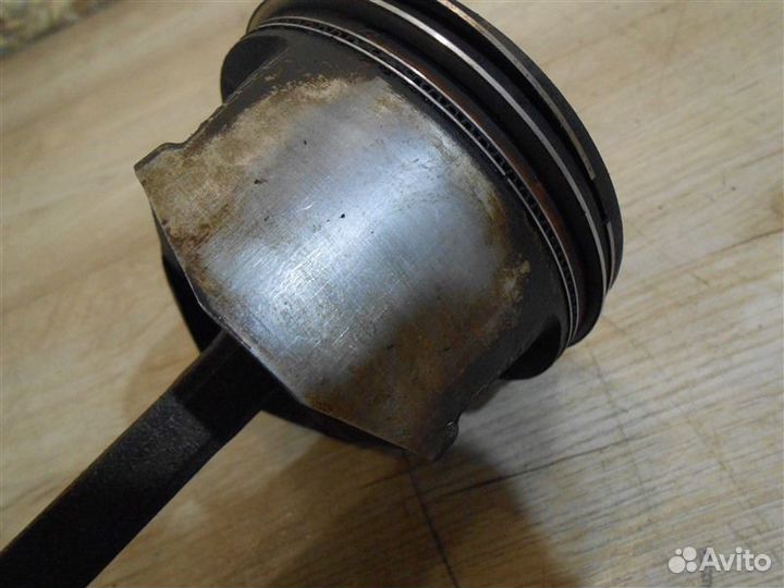 Поршень с шатуном Nissan Bluebird U14 1.8