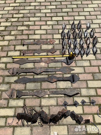 Кованые накладки на ставни и перекладины