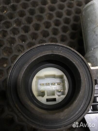 Стеклоподъемник передний правый Toyota Auris 4ZZ