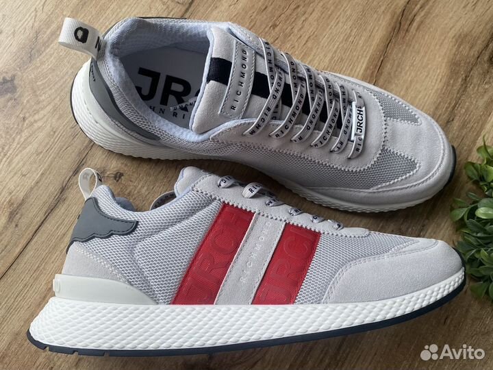 Кроссовки новые 42 р. на 43 John Richmond