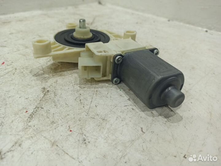 Моторчик переднего левого стеклоподъемника
