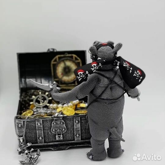 Бегемот пират