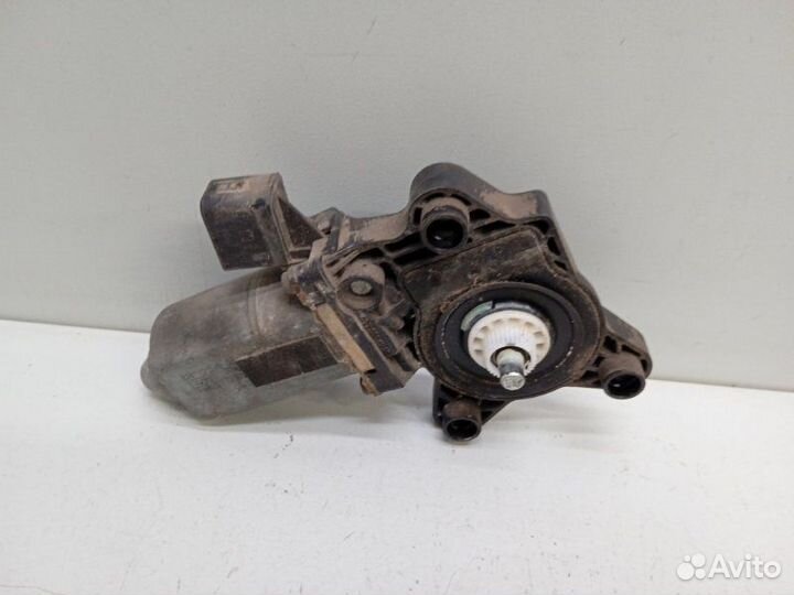 Моторчик стеклоподъемника задний правый