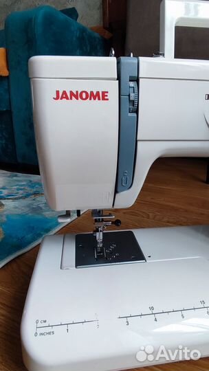 Швейная машина Janome