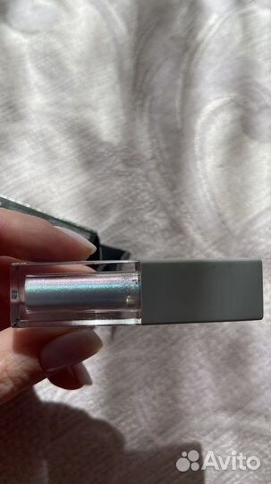 Хайлайтер Too Faced и жидкие тени Максима Гилева