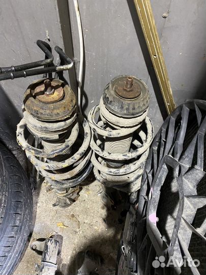 Передняя стойка амортизатора в сборе Вито w639