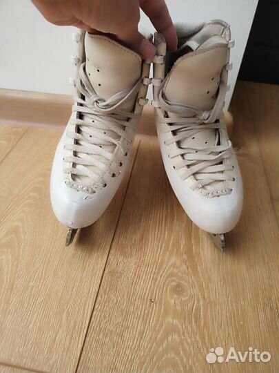 Фигурные коньки edea