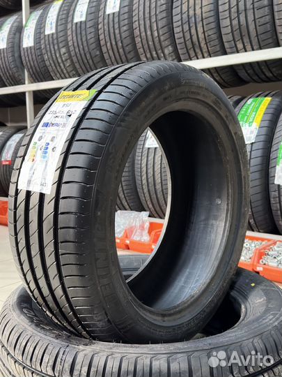 Delinte DS2 235/45 R17 97W