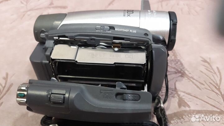 Видеокамера Sony DCR-HC27