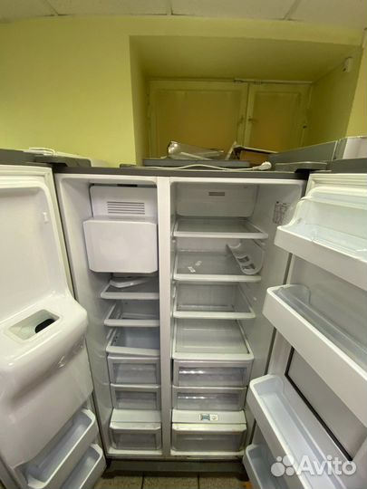 Холодильник Samsung Side-by-side