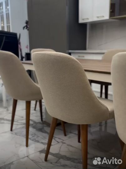 Стол и стулья