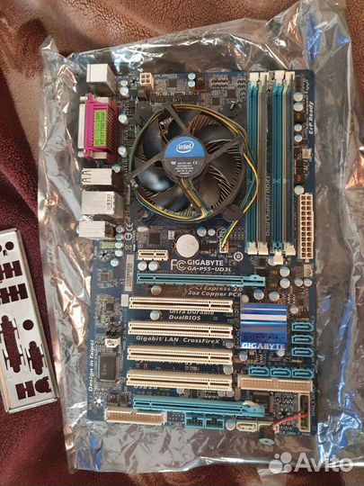 Материнская плата с процессором и памятью