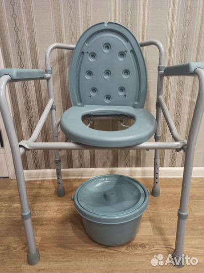 Кресло стул с санитарным оснащением для инвалидов