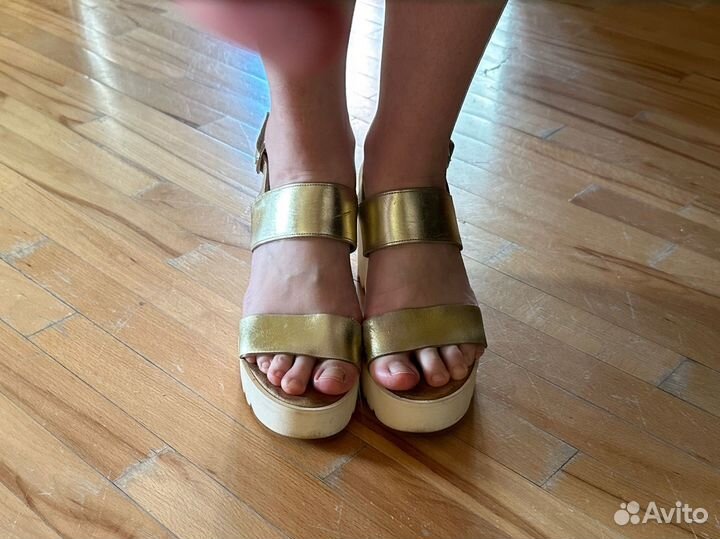 Босоножки на платформе 38