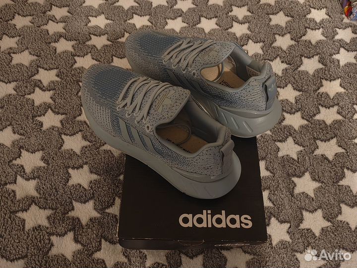 Продам кроссовки