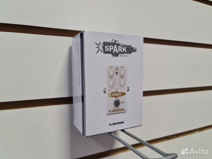 TC Electronic Spark Booster педаль гитарная