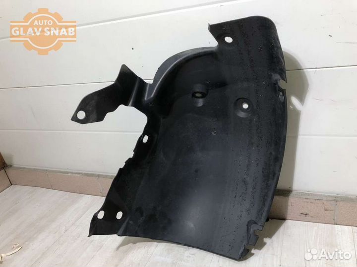 Подкрылок передний правый (пер. часть) Renault Flu