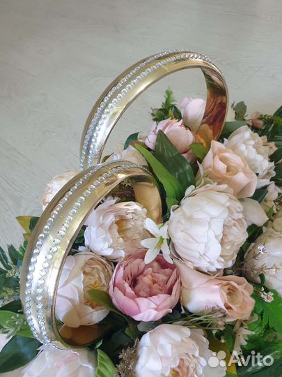 Свадебное украшение на машину