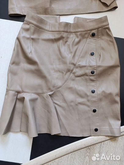 Костюм женский (экокожа)